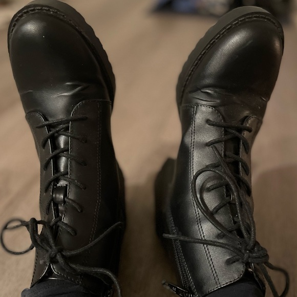 High-heeled boots - Picture 4 of 6